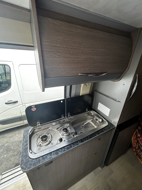 Fourgon aménagé à La Rochelle (17)