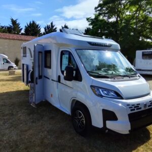 Fourgon aménagé à La Rochelle (17)